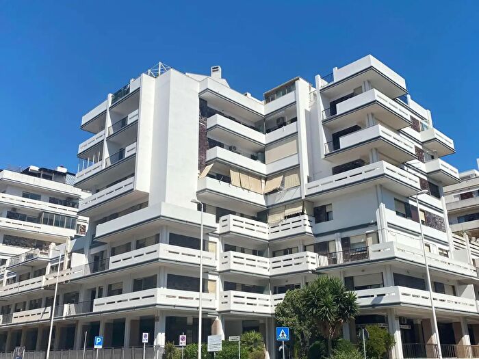 Appartamento con 5 locali in vendita in Via Zagabria, Cagliari