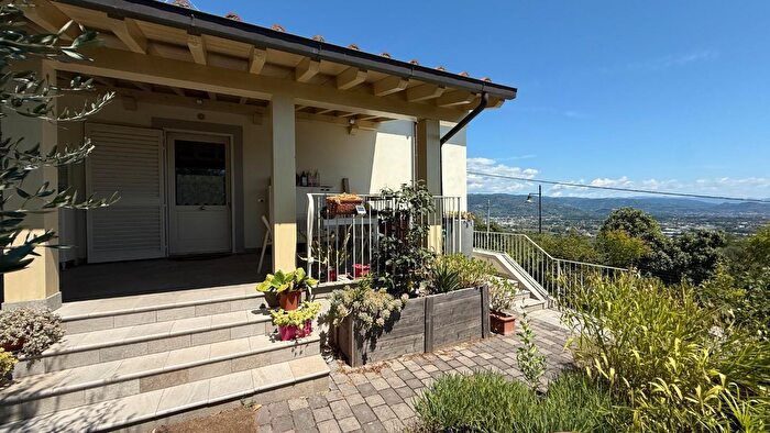 Casa quadrilocale in vendita in Montecarlo