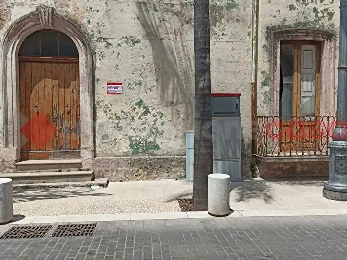 Casa con 6 locali in vendita in Piazza del Popolo, Maruggio