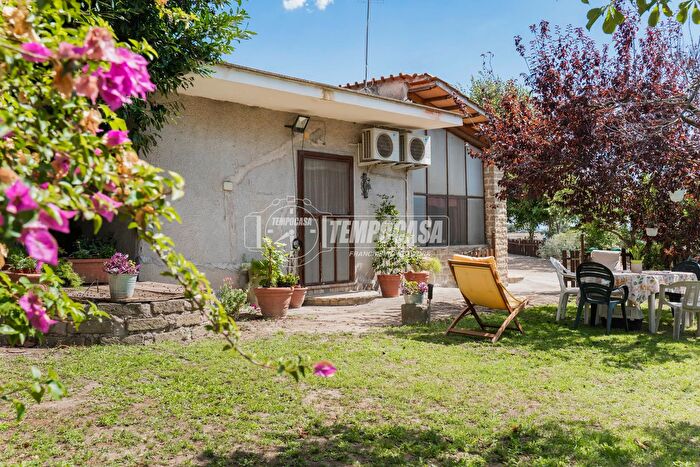 Casa quadrilocale in vendita in Via dell Ente, Formello