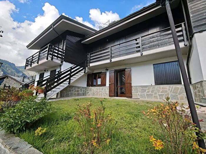 Appartamento trilocale in vendita in Frazione Petit Antey, Antey Saint Andre