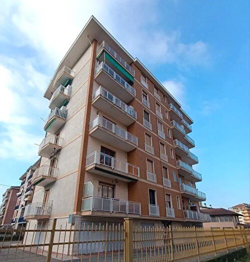 Appartamento con 6 locali in vendita in Strada Vecchia Costa Ovada, Ovada