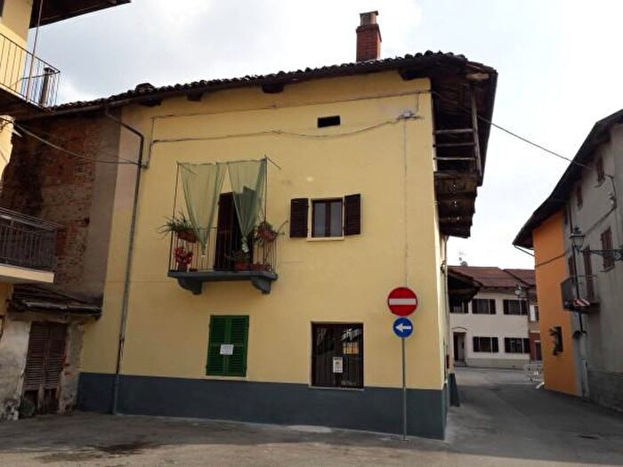 Casa trilocale in vendita in Piazza Matteo Pescatore, San Giorgio Canavese