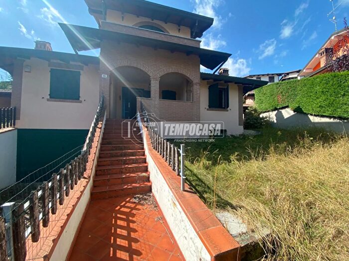 Casa quadrilocale in vendita in Serramazzoni