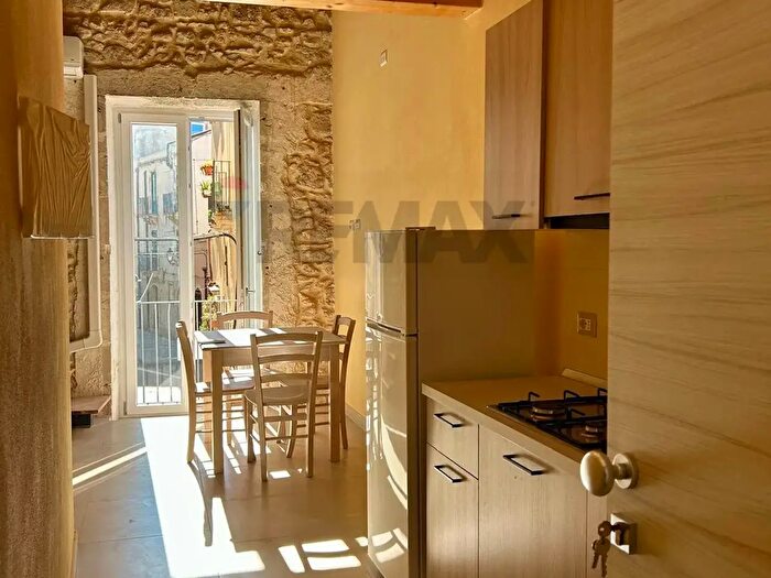 Appartamento bilocale in affitto in Via S Teresa, Siracusa