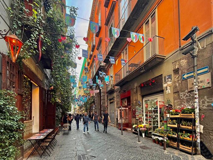 Appartamento monolocale in affitto in Via Atri, Centro Storico, Napoli
