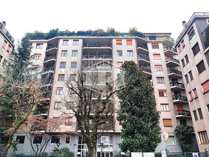 Appartamento trilocale in affitto in Via Augusto Anfossi, Cadore, Milano