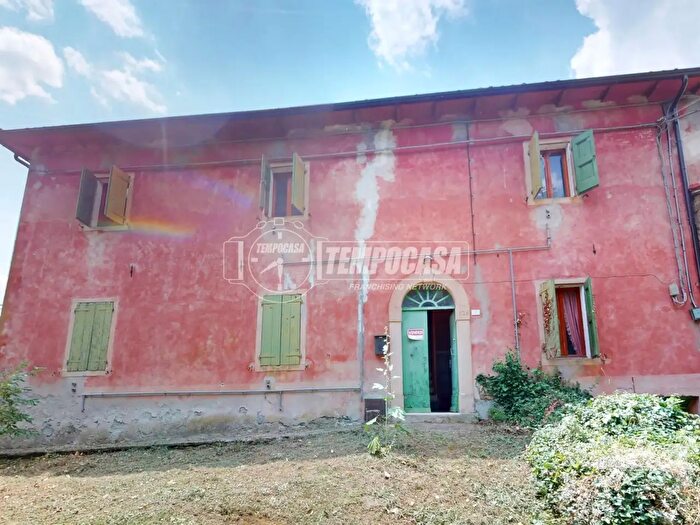 Casa con 6 locali in vendita in Via Roda, Camugnano