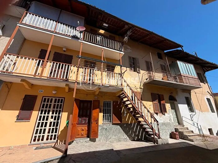 Casa quadrilocale in vendita in Vicolo del Castello, Front