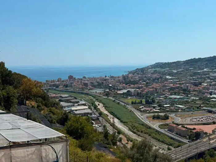 Casa con 5 locali in vendita in Strada Provinciale per Castellaro, Taggia