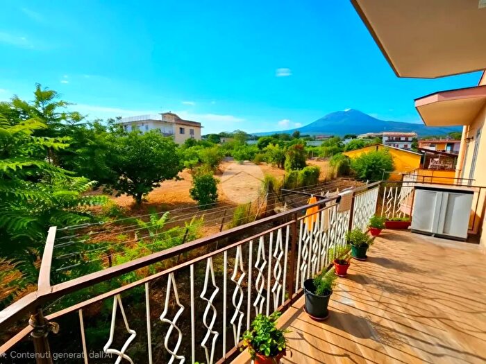 Appartamento quadrilocale in vendita in Via Viuli, Torre Del Greco