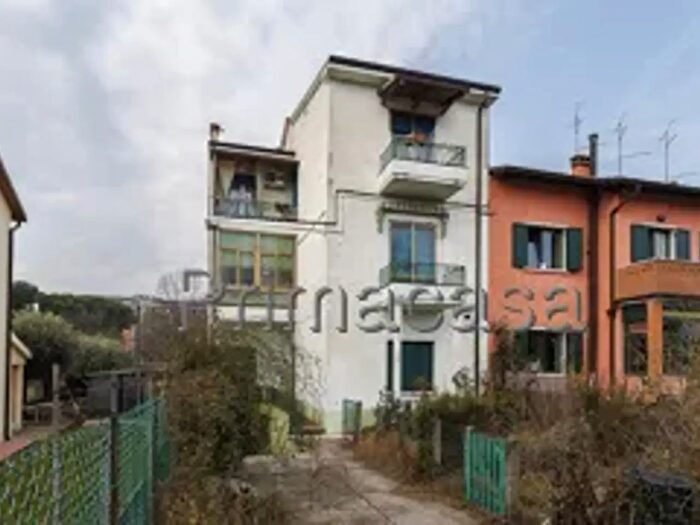 Appartamento quadrilocale in vendita in Piazza Risorgimento, Verona