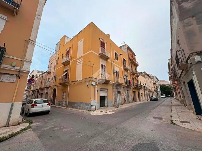Appartamento trilocale in vendita in Via Livio Bassi, Trapani