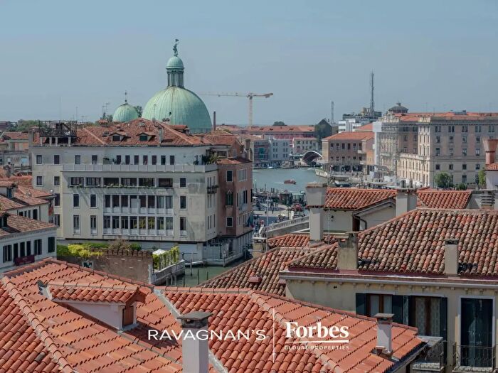 Appartamento con 8 locali in vendita in Venezia