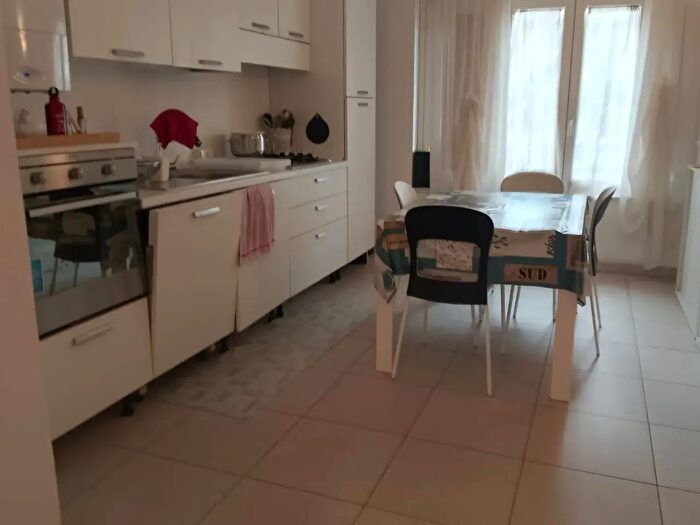 Appartamento con 5 locali in affitto in Massa