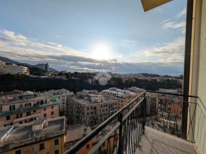 Appartamento quadrilocale in vendita in Via Giambattista Gaulli, Genova