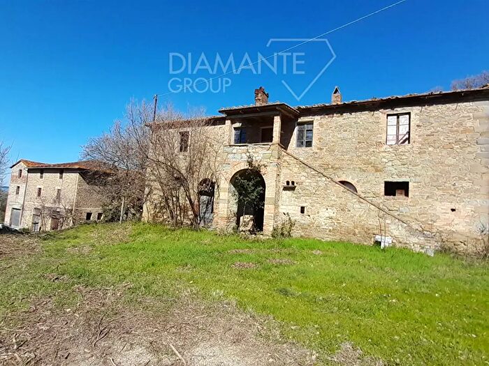 Casa con 5 locali in vendita in Passignano Sul Trasimeno