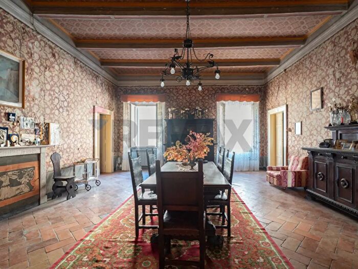 Appartamento con 9 locali in vendita in Corso Giacomo Leopardi, Cupramontana