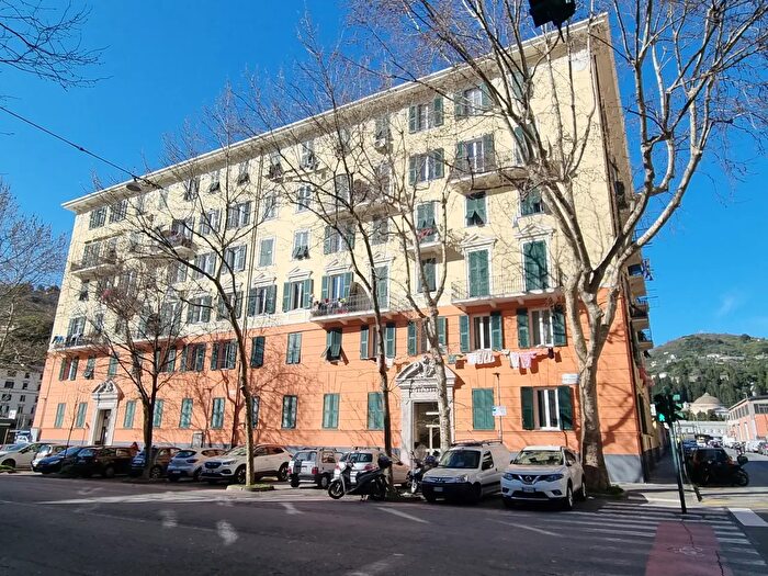 Appartamento con 7 locali in vendita in Piazza Giuseppe Garassini Garbarino, Genova