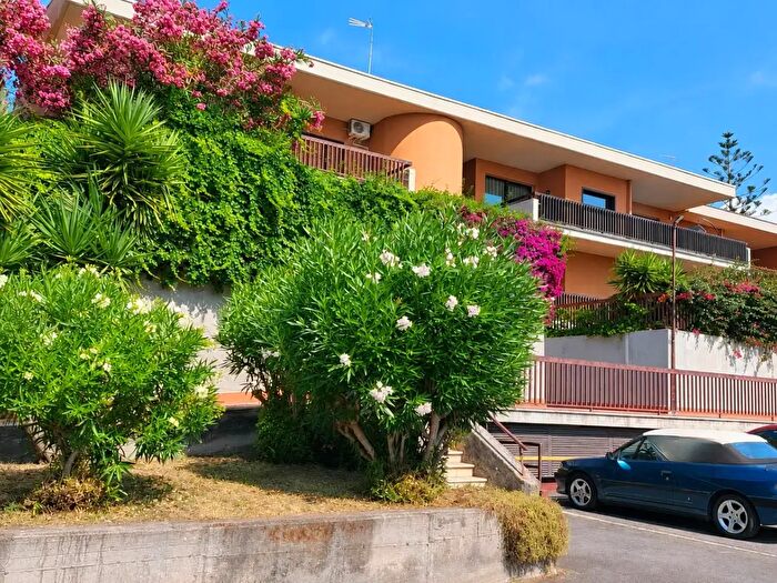 Casa con 8 locali in vendita in Via Diodoro Siculo, Tremestieri Etneo