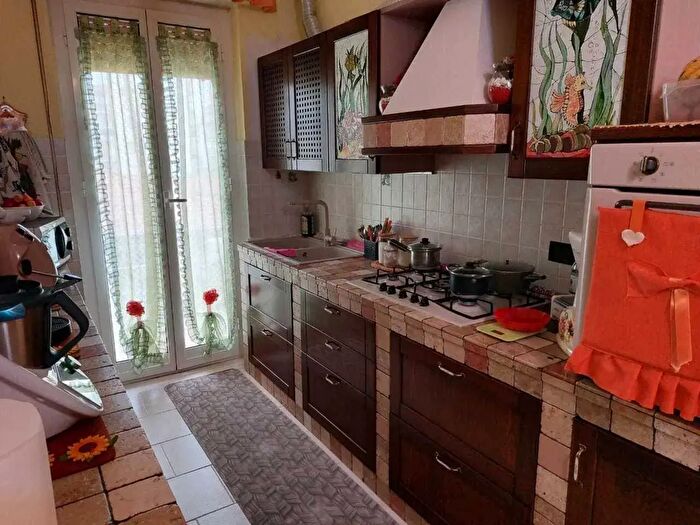 Appartamento con 5 locali in vendita in Ia dei Mille, Carrara