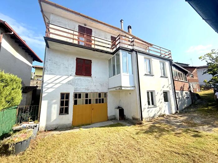 Casa con 7 locali in vendita in Stazzano