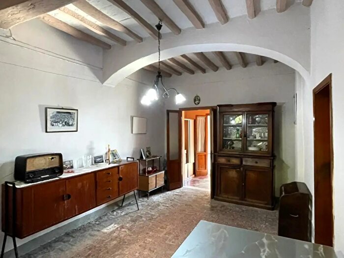 Casa con 8 locali in vendita in San Miniato