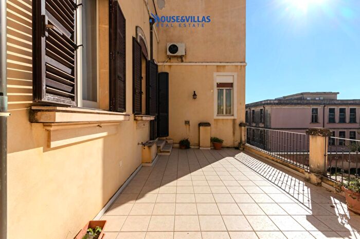 Appartamento con 6 locali in vendita in Corso Gaetano dAgata, Avola