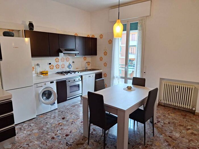 Appartamento con 5 locali in affitto in Via Pasubio, Saffi, Bologna