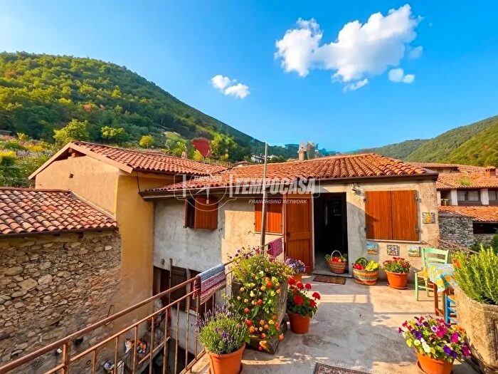 Casa con 5 locali in vendita in Via Colognola, Viadanica