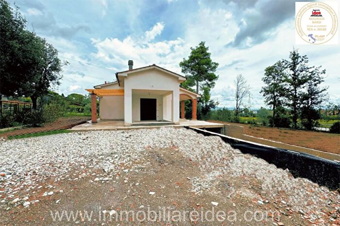 Casa con 5 locali in vendita in Cecina