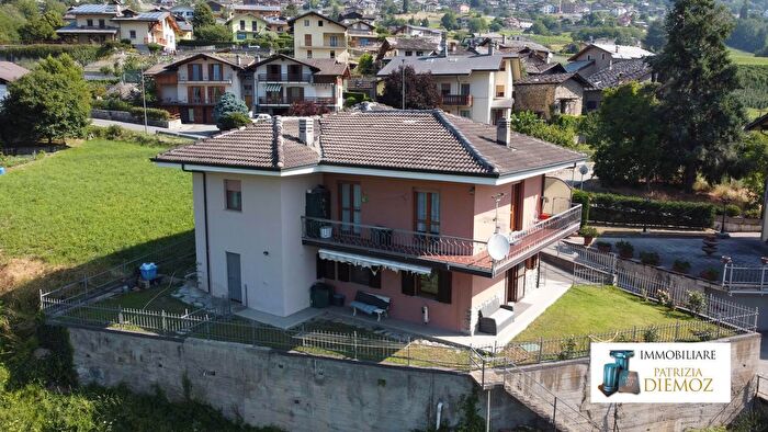 Casa con 8 locali in vendita in Frazione Chabloz, Saint Christophe