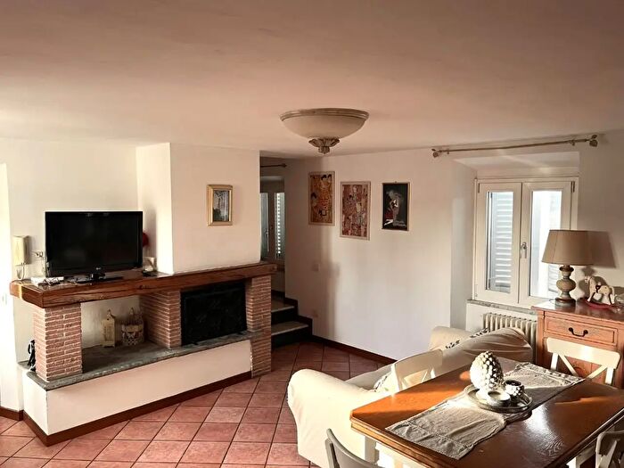 Casa con 7 locali in vendita in Seravezza