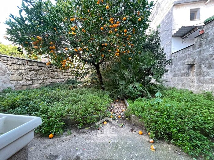 Casa trilocale in vendita in Via Lizzanello, Lizzanello