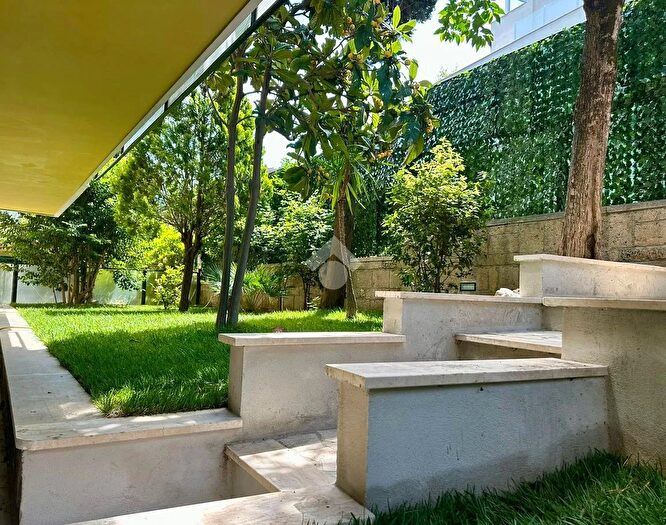 Appartamento trilocale in vendita in Via Misurina, Roma