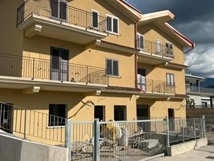 Casa quadrilocale in vendita in Contrada Lupinelli Snc, Luzzi