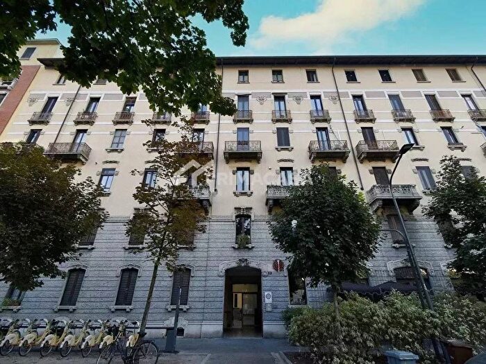 Appartamento trilocale in affitto in Via Gerolamo Tiraboschi, Porta Romana Medaglie dOro, Milano