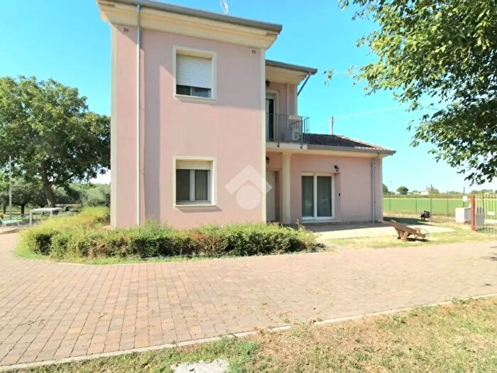 Casa quadrilocale in vendita in Via Palmieri, Cesena