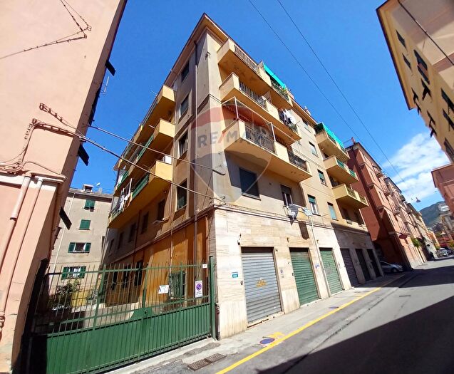 Appartamento con 5 locali in vendita in Via Gaetano Donizetti, Genova