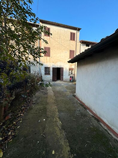 Casa con 8 locali in vendita in a G Pieraccini, Capannori