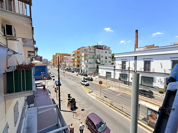 Appartamento trilocale in vendita in Via della Stadera, Napoli