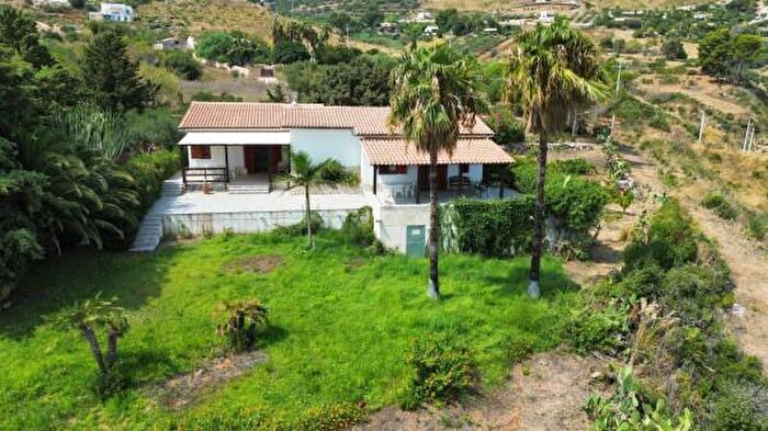 Casa con 6 locali in vendita in Contrada Sarmuci, Castellammare Del Golfo