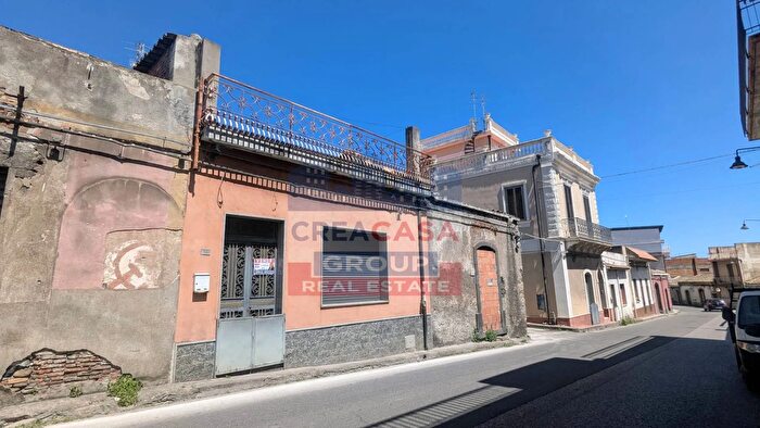 Casa con 5 locali in vendita in Via Lapide Nuova, Calatabiano