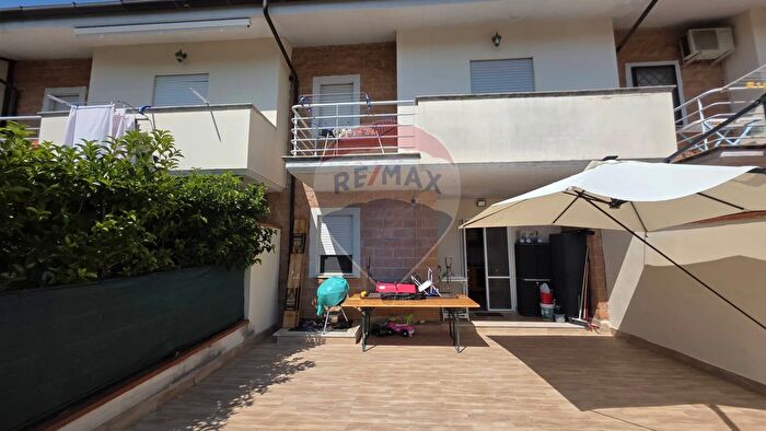 Casa con 7 locali in vendita in Via S Angiolillo Snc, Formia