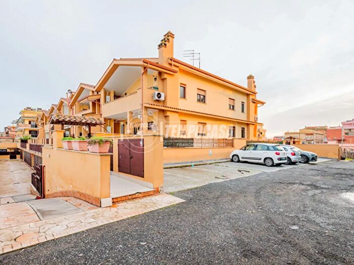 Appartamento quadrilocale in vendita in Via Pattada, Fiumicino