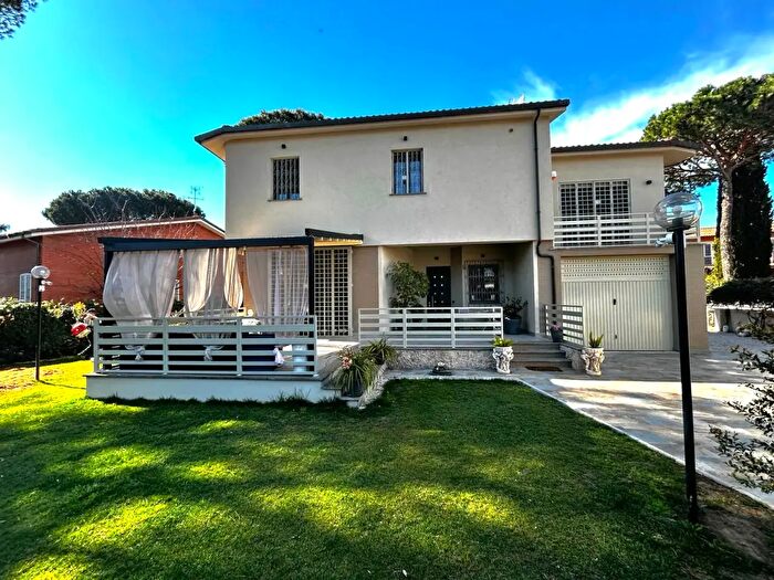 Casa con 5 locali in vendita in Via Senofane, Roma