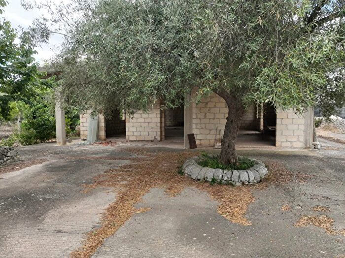 Casa quadrilocale in vendita in Strada Comunale Calanchi Favarotta, Modica