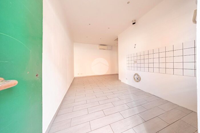 Appartamento trilocale in vendita in Via Appia Nuova, Roma