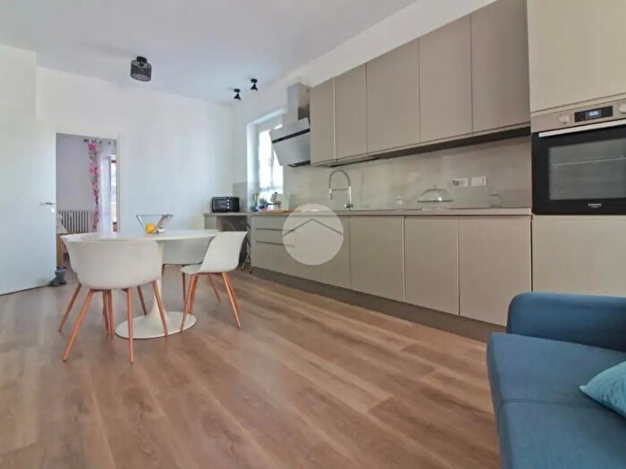 Appartamento trilocale in vendita in Via Portofino, Torino