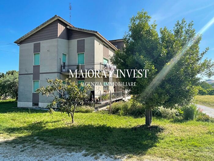 Casa con 8 locali in vendita in Contrada Moglie, Montalto Delle Marche